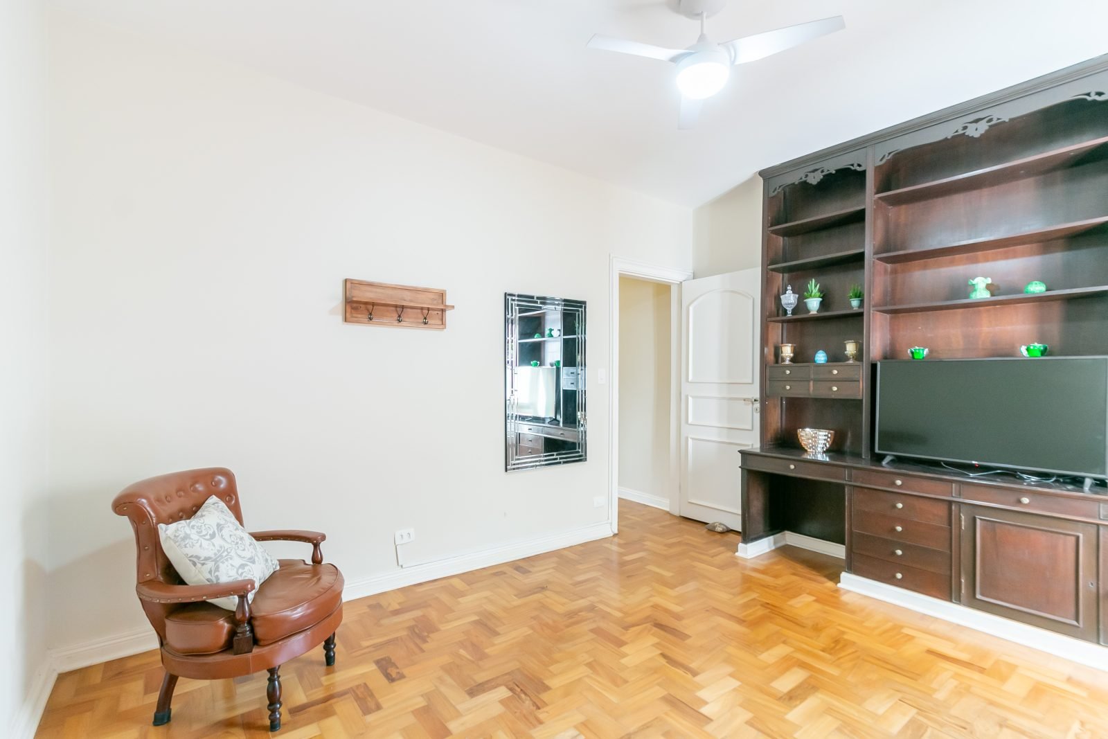 Foto 24 de Apartamento 3 Dormitórios (1 Suíte) | 171 m² no Jardim Paulista | Sala Ampla de 50 m²