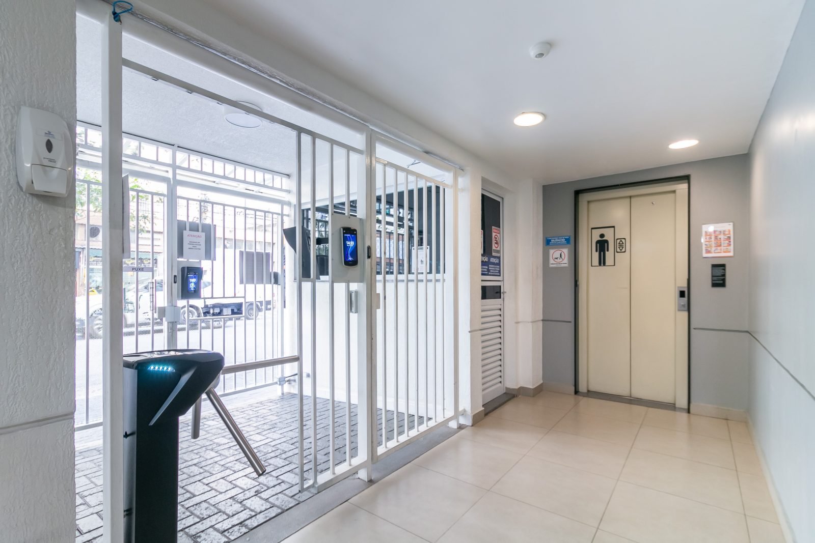Foto 17 de Apartamento Reformado de 30 m², 1 Dormitório, Sacada, Lazer, Próximo ao Metrô Republica
