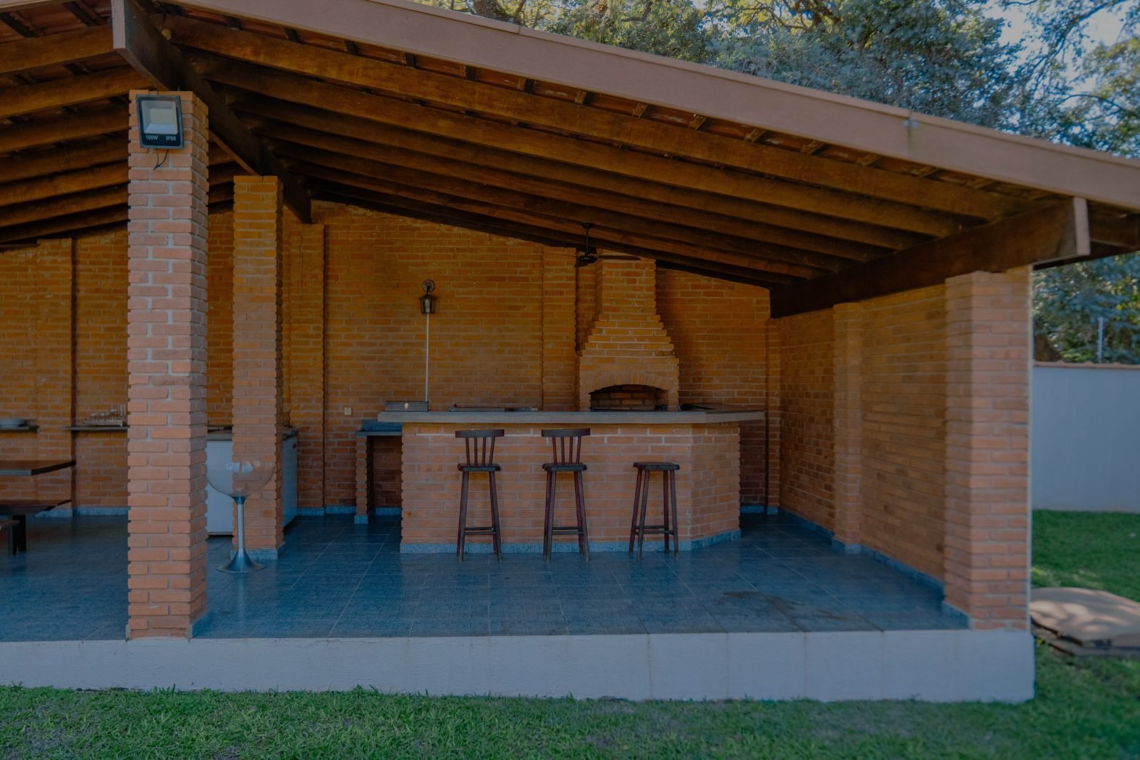 Foto 8 de Casa de Alto Padrão à Venda de Frente para a Represa de Avaré | 2.000 m² de Terreno | 4 Dormitórios