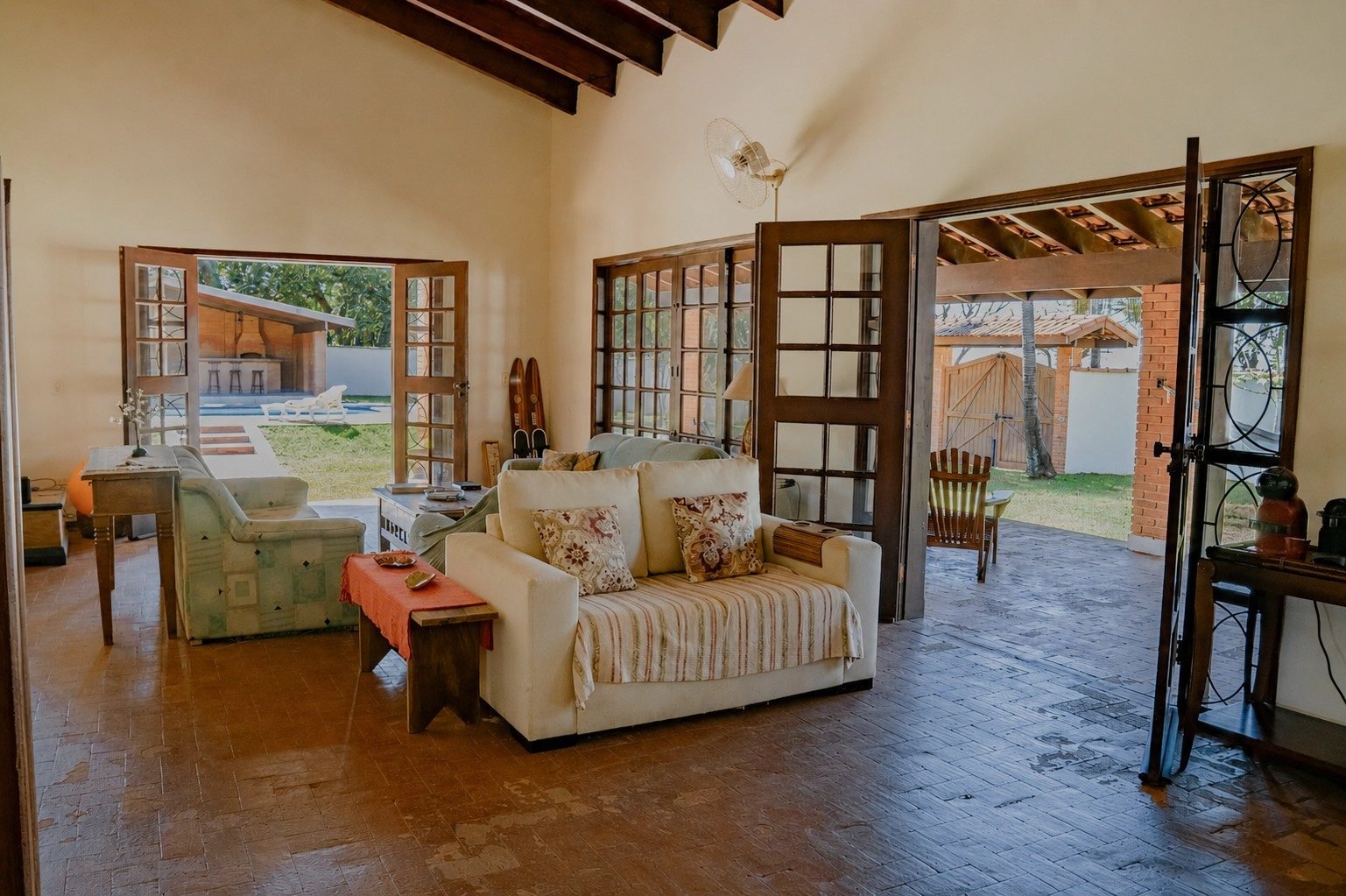 Foto 13 de Casa de Alto Padrão à Venda de Frente para a Represa de Avaré | 2.000 m² de Terreno | 4 Dormitórios