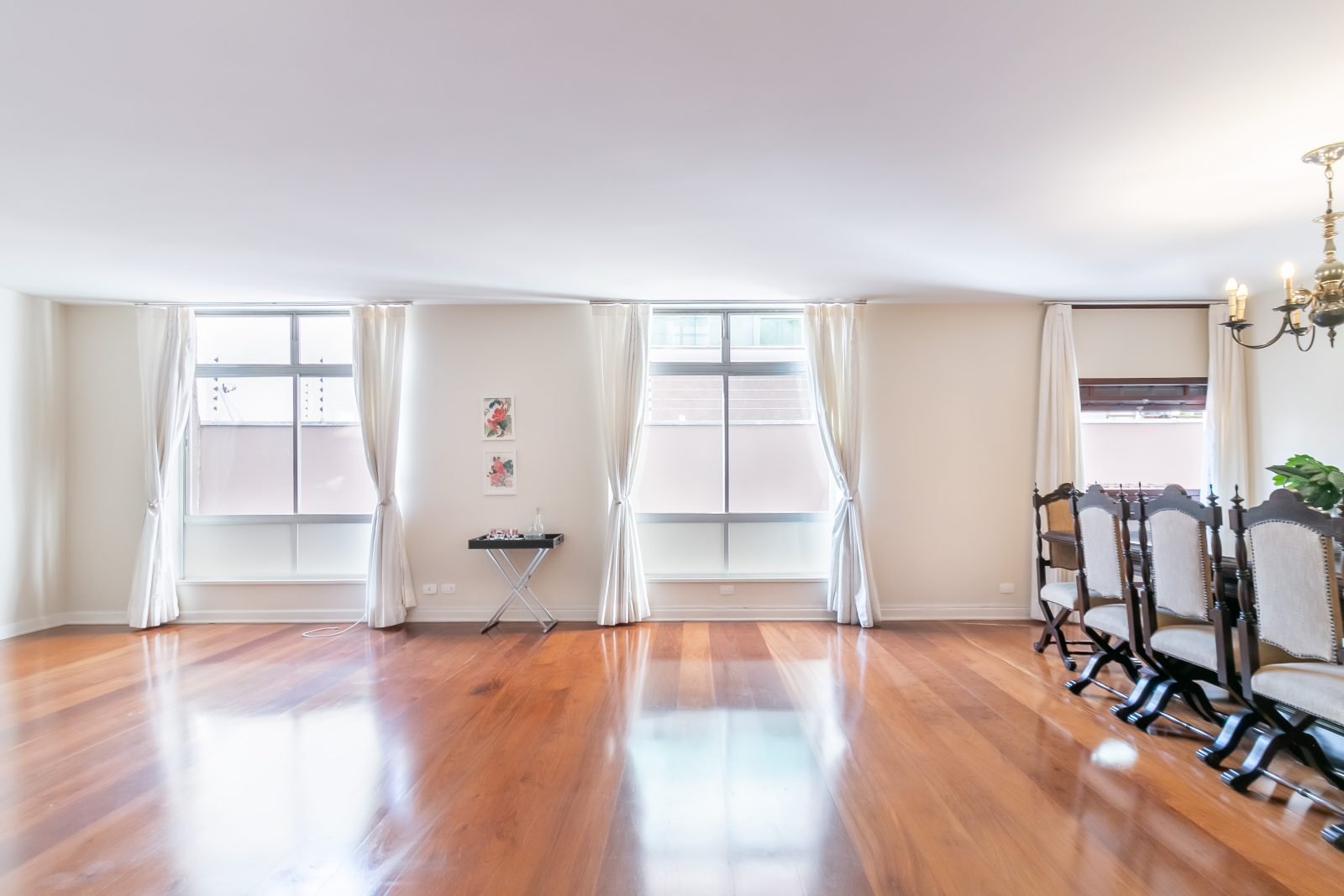 Foto 6 de Apartamento 3 Dormitórios (1 Suíte) | 171 m² no Jardim Paulista | Sala Ampla de 50 m²