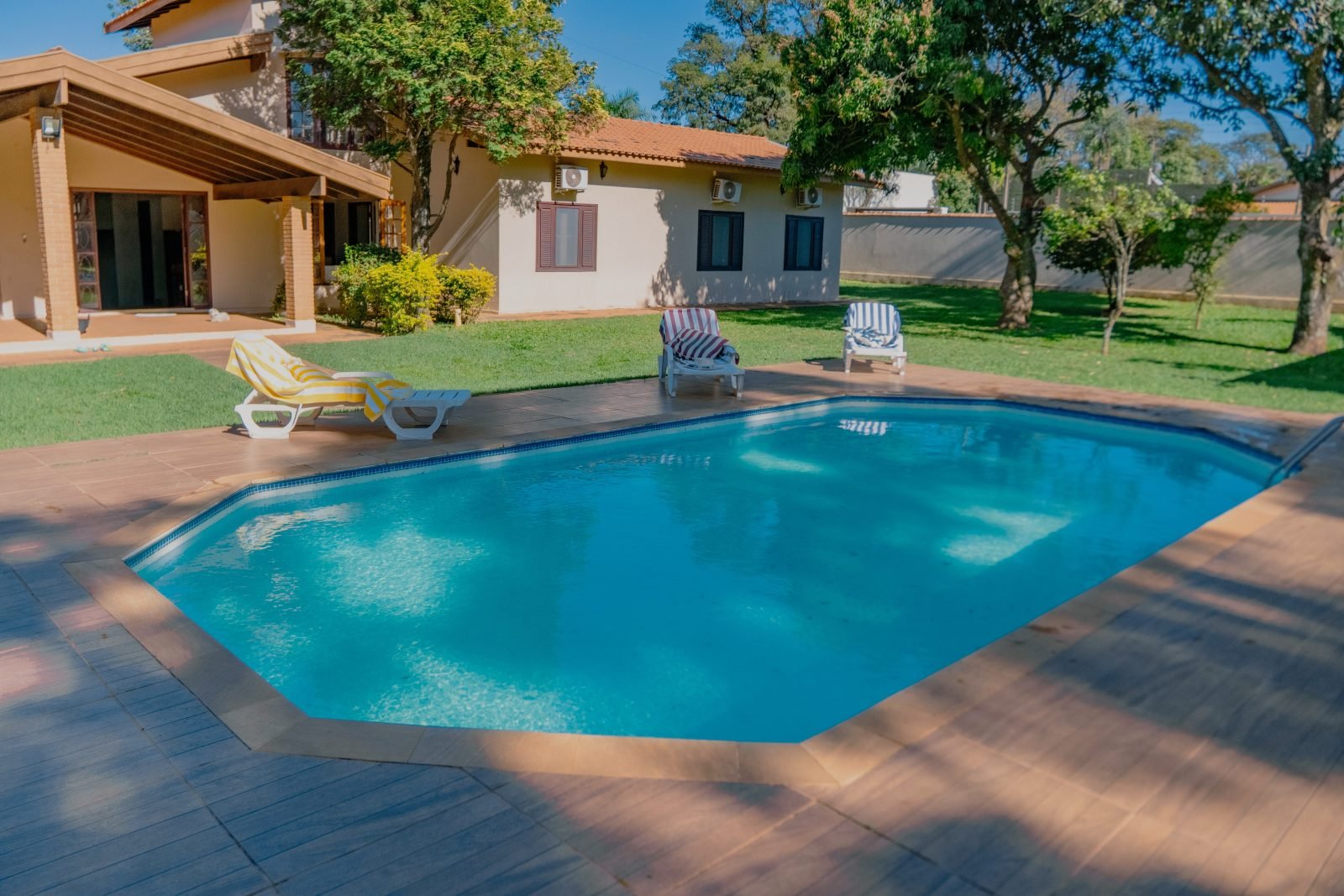 Foto 7 de Casa de Alto Padrão à Venda de Frente para a Represa de Avaré | 2.000 m² de Terreno | 4 Dormitórios