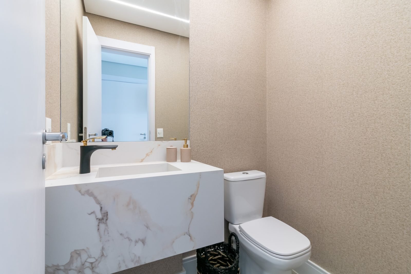 Foto 12 de Apartamento à Venda em Pinheiros | 169 m² | 3 Suítes | Sofisticação e Localização Privilegiada