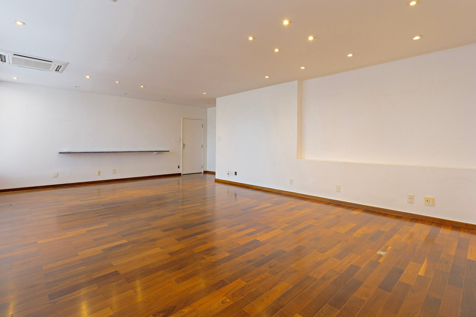 Foto 6 de Apartamento Duplex de 185 m² na Região da Paulista, 3 Dormitórios, 2 Vagas