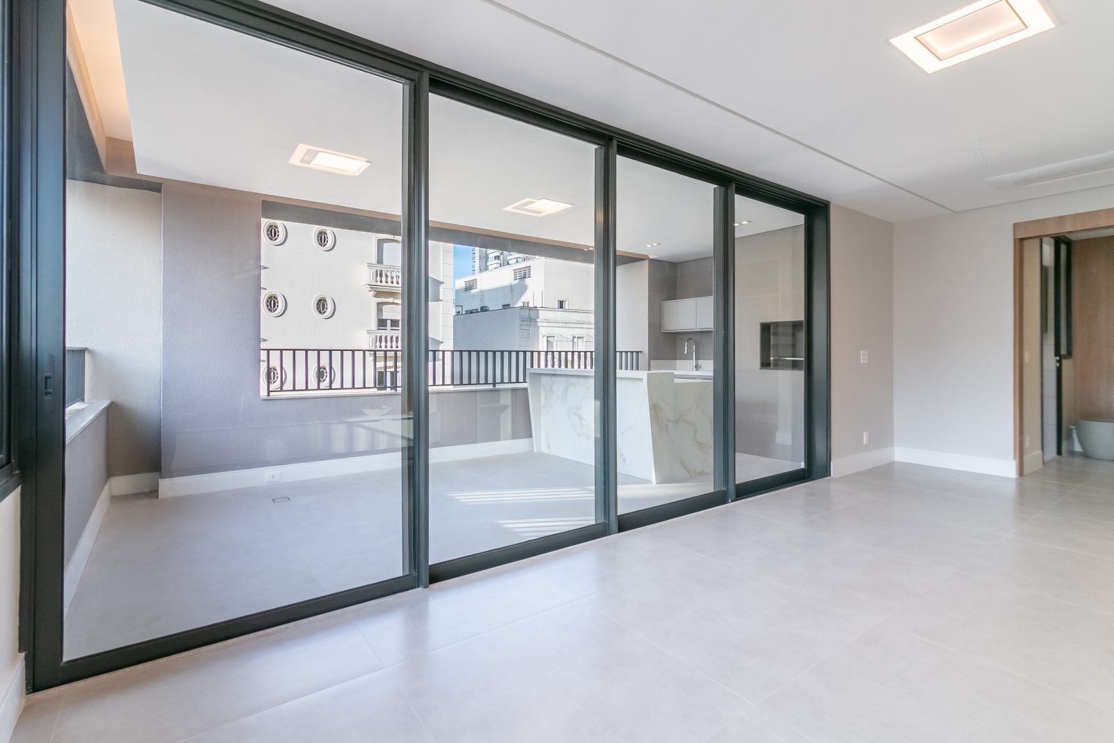 Foto 6 de Apartamento à Venda em Pinheiros | 169 m² | 3 Suítes | Sofisticação e Localização Privilegiada
